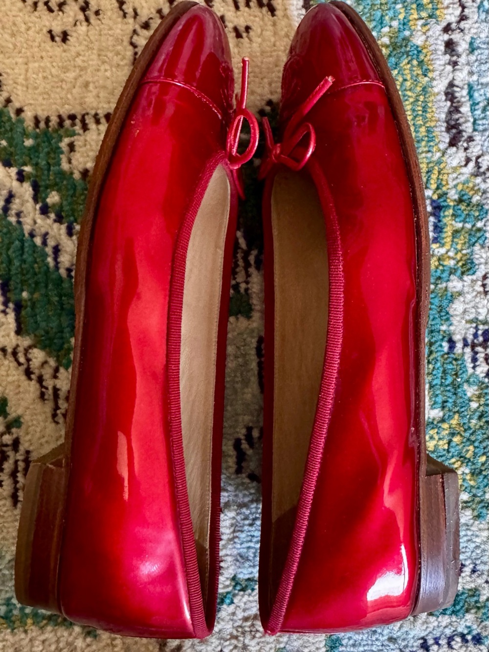 CHANEL Ruby Red Glossy Patent Leather CC Logo Ballet Flats - Picture 4 of 6